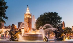 J.C. Nichols Memorial Fountain, Country Club Plaza, Kansas City, MO iStock-155781506